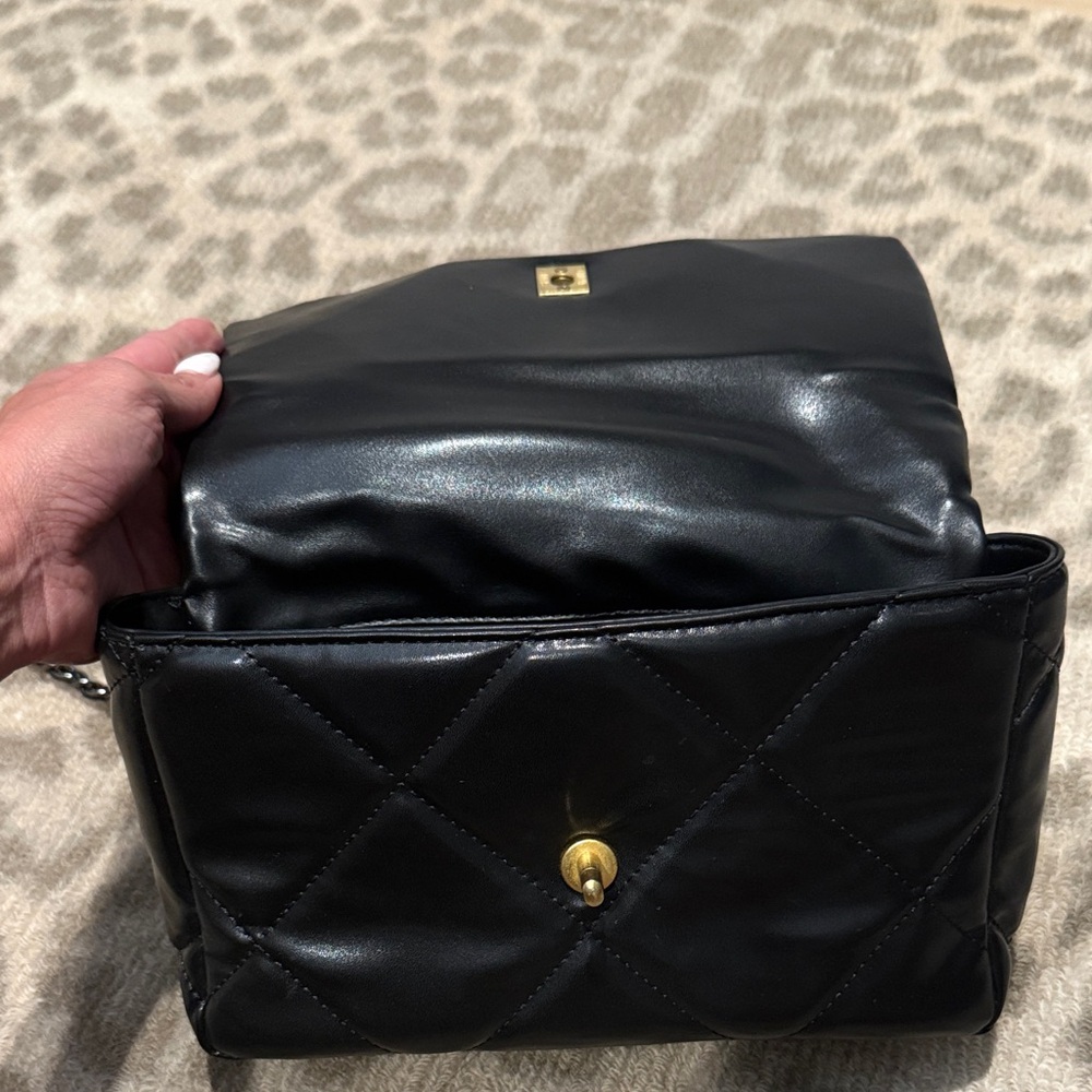 Black Quilted Shoulder Bag with Gold Chain *this is NOT a famous designer* - Picture 7 of 9